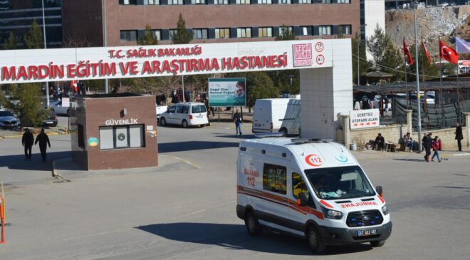 Mardin’de Feci Kaza: Mardin-Diyarbakır Yolu’nda İki Otomobil Çarpıştı, 10 Yaralı