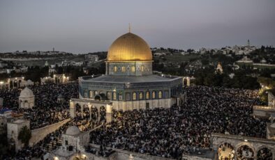 Mescid-i Aksa ve Kudüs’teki Kutsal Mekanlar Ateşkesle Birlikte İbadete Açıldı