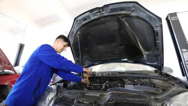 Bakan Işıkhan’dan Genç İstihdam Hamlesi: 103 Bin Öğrenciye Kariyer Desteği