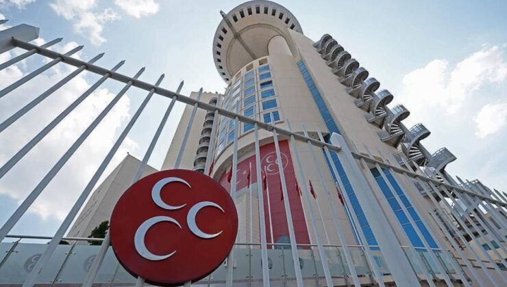 MHP İstanbul İl ve İlçe Teşkilatlarını Feshetti: Siyasi Arenada Yeni Gelişmeler