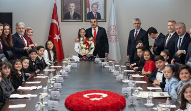 Bakan Tekin’den 23 Nisan Mesajı: ‘Geleceğin Mirasçıları Olarak Sizleri Yetiştiriyoruz’