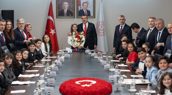 Bakan Tekin’den 23 Nisan Mesajı: ‘Geleceğin Mirasçıları Olarak Sizleri Yetiştiriyoruz’