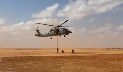 MSB Duyurdu: Flintlock-2026 Tatbikatı’nda Deniz Safhası Devam Ediyor, Helikopterden Halatla Kayma Eğitimi İcra Edildi
