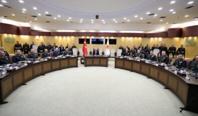 Milli Savunma Bakanı Yaşar Güler, Kara Kuvvetleri Komutanlığı’nda Değerlendirme Toplantısı’na Katıldı