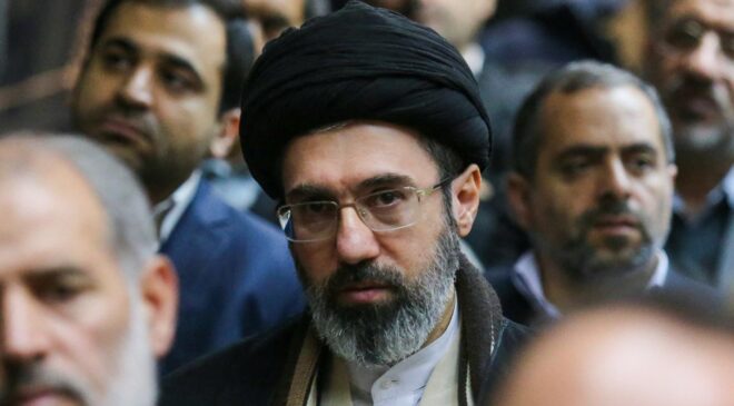 Hamaney’den Ordu Günü Mesajı: İran Ordusu ABD ve İsrail’e Karşı Koyuyor