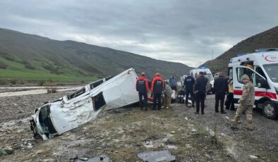 Bulanık-Muş Karayolunda Minibüs Kazası: 16 Yaralı