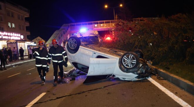 Nevşehir’de Köpeğe Çarpmamak İçin Manevra Yapan Otomobil Devrildi: Sürücü ve Yanındaki Yaralandı