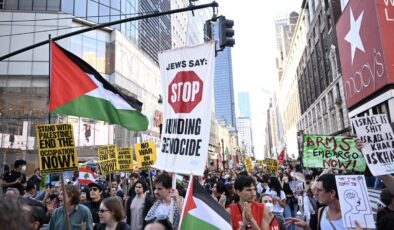 New York’ta İsrail’e Silah Satışına Karşı Protesto: Chelsea Manning ve Hari Nef Gözaltına Alındı