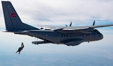 NATO’dan Türk Paraşütçülerine Övgü: Cesaret Gökyüzüne Yükselir