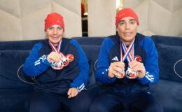 Otizmli İkiz Kayakçılar Başarıya Koşuyor: Erzurum’dan Dünya Arenasına Uzanan Hikaye