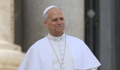 Papa Leo’nun Afrika Turu Başladı: Trump’la Tartışma İstemiyor, Politikalarına Eleştiri Getiriyor