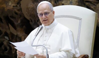 Trump’tan Papa’ya Sert Eleştiriler: Dış Politika ve Seçim Süreci Hedefte