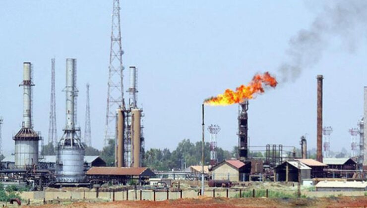 Petrol Arzında Tarihi Düşüş: Orta Doğu Gerginliği ve Talep Azalması Piyasaları Sarsıyor