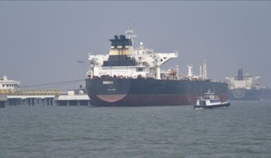 İran Basını Duyurdu: Yaptırım Altındaki Tanker Gemisi Hürmüz Boğazı’nı Geçti, ABD’nin Abluka Tehdidi Sürüyor