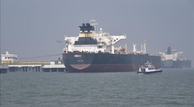 İran Basını Duyurdu: Yaptırım Altındaki Tanker Gemisi Hürmüz Boğazı’nı Geçti, ABD’nin Abluka Tehdidi Sürüyor