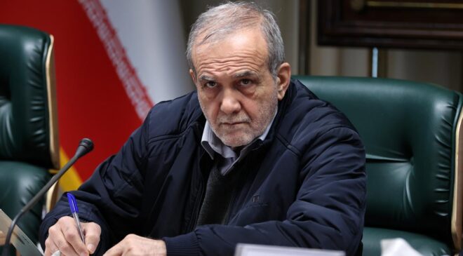 İran Cumhurbaşkanı Pezeşkiyan’dan Çifte Standart Eleştirisi: ABD-İsrail Saldırıları Hukuksuzdur