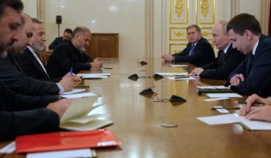 Putin ve Arakçi’den Stratejik İş Birliği Mesajları: İran’a Destek Vurgusu