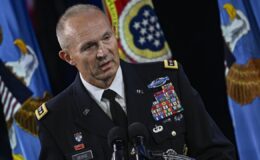 ABD Ordusu’nda Deprem: Kara Kuvvetleri Komutanı ve İki General Görevden Alındı, Sekreterin Geleceği Belirsiz