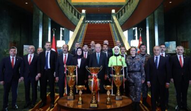 Cumhurbaşkanı Erdoğan, Polis Teşkilatı’nın 181. Yıl Dönümünde Özel Harekat Polisleriyle Bir Araya Geldi