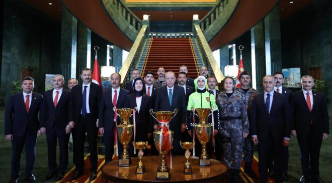 Cumhurbaşkanı Erdoğan, Polis Teşkilatı’nın 181. Yıl Dönümünde Özel Harekat Polisleriyle Bir Araya Geldi