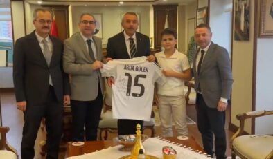 Cumhurbaşkanı Erdoğan’dan Safa’ya Jest: İmzalı Arda Güler Forması Hediyesi