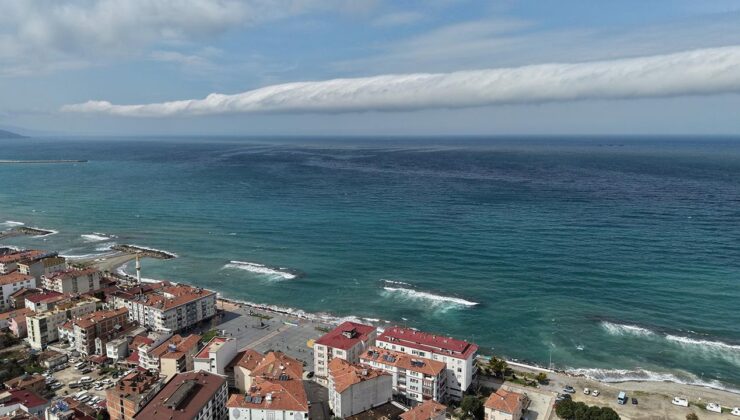 Karadeniz’de Görülen Gizemli Silindir Bulut: Nadir Atmosfer Olayı Sahil Hattında Gözlemlendi