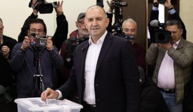 Bulgaristan’da Seçimi Radev’in Koalisyonu Önde Tamamladı: Siyasi Gelecek ve Avrupa Politikaları Masada