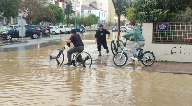 İzmir Ödemiş’te Şiddetli Yağış Hayatı Olumsuz Etkiledi: Su Baskınları ve Tahliye Çalışmaları