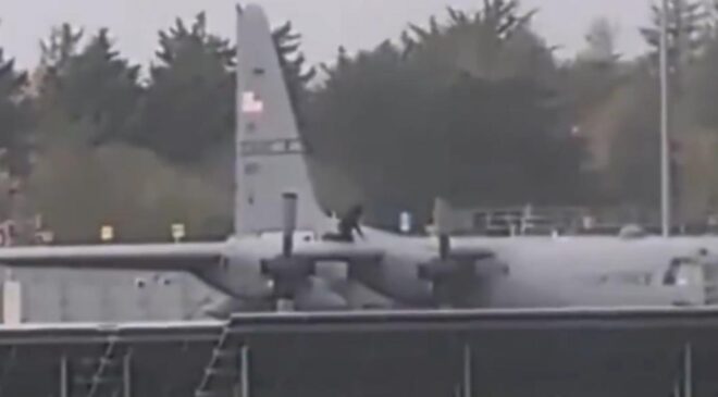 İrlanda’da Şok Eden Saldırı: Amerikan Askeri Uçağına Baltalı Saldırı ve Havalimanı Alarmı