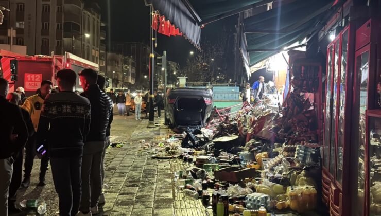 Ankara’da Sürücüsünün Kontrolünü Kaybettiği Otomobil İş Yerlerine Çarptı: Maddi Hasar Oluştu