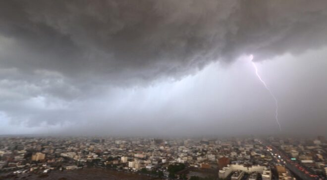 Suudi Arabistan’ı Vuran Şiddetli Yağışlar: Riyad’da Sel Baskınları ve Eğitime Ara