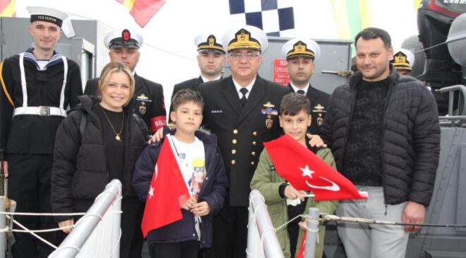 İzmit Marina’da Deniz Coşkusu: TCG Tayfun ve TCSG-15 Ziyaretçilerden Yoğun İlgi Gördü