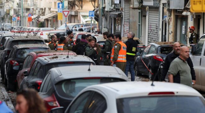 İran’ın Misillemesi Sonrası Tel Aviv’de Sirenler Çaldı: Füze Parçaları 15 Noktaya İsabet Etti