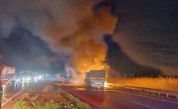 Karacabey-Bursa Yolunda Buğday Yüklü Tır Yangını: Yol Kapanarak Ulaşıma Ara Verildi