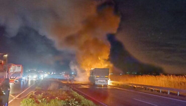Karacabey-Bursa Yolunda Buğday Yüklü Tır Yangını: Yol Kapanarak Ulaşıma Ara Verildi