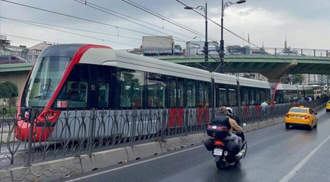T1 Tramvay Hattı’nda Teknik Arıza: Seferler Normale Döndü, Yolcu Yoğunluğu Görüntülendi