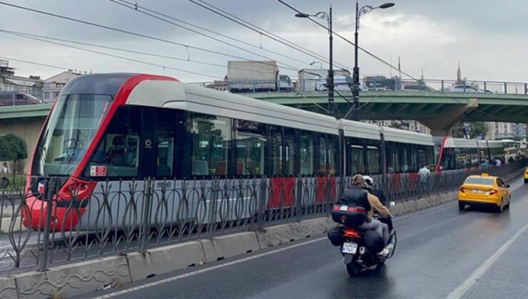 T1 Tramvay Hattı’nda Teknik Arıza: Seferler Normale Döndü, Yolcu Yoğunluğu Görüntülendi