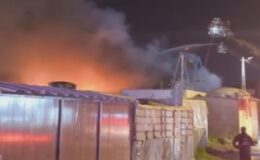 Tuzla’da Kumaş Fabrikasında Yangın: Ekiplerin Müdahalesi Sürüyor