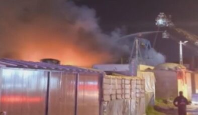 Tuzla’da Kumaş Fabrikasında Yangın: Ekiplerin Müdahalesi Sürüyor