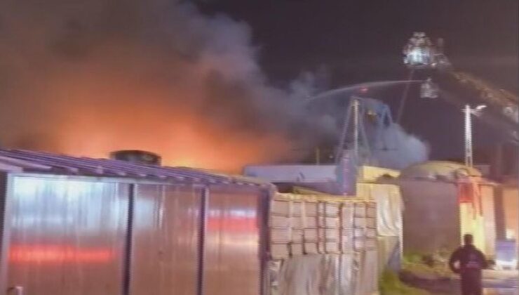 Tuzla’da Kumaş Fabrikasında Yangın: Ekiplerin Müdahalesi Sürüyor