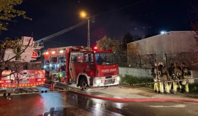 Tuzla’da Kumaş Fabrikasında Yangın: Alevler Kontrol Altına Alındı, Yaralı Yok