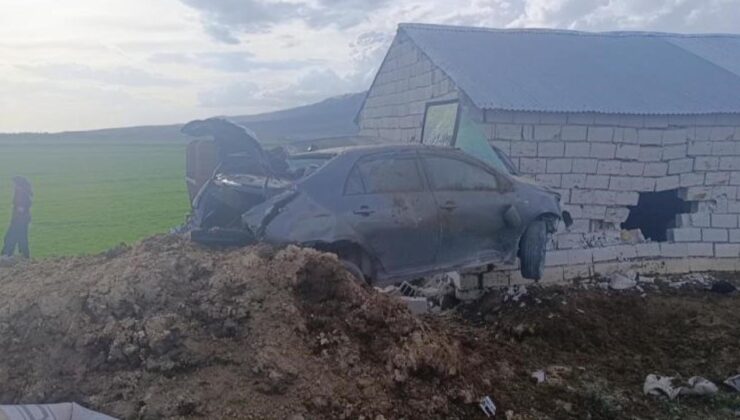 Van’da Trafik Kazası: Yumaklı Köyünde Otomobil Kontrolden Çıktı, Sürücü Yaralandı