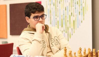 14 Yaşındaki Yağız Kaan Erdoğmuş’tan Tarihi Başarı: 2700 ELO Barajını Aşan En Genç Satranççı!