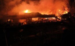 Samsun’da Muz Deposunda Yangın: Palet ve Plastik Malzemeler Alevlere Teslim Oldu