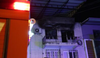 İzmir’de Ev Yangını: Baba Hayatını Kaybetti, Engelli Oğlu Ağır Yaralandı