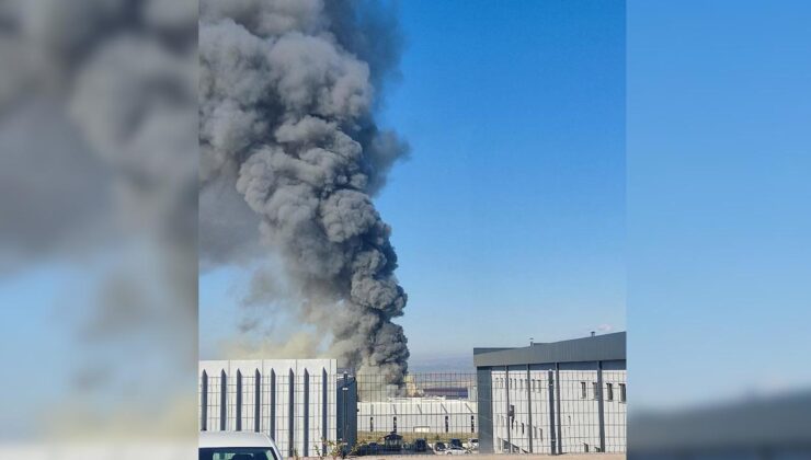 Ankara’da Boya Fabrikasında Yangın: Siyah Dumanlar Şehri Sardı