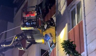 İstanbul’da Gümüşpala’da Yangın: 4 Katlı Binada Alevler Yükseldi, 20 Kişi Kurtarıldı
