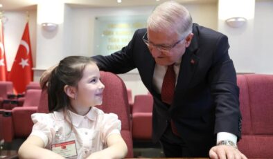 Milli Savunma Bakanı Güler’den 23 Nisan Mesajı: ‘Geleceğin Teminatı Çocuklarımız’