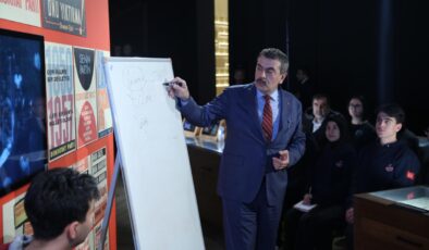 Bakan Tekin’den Adnan Menderes Müzesi’nde Öğrencilere ‘Demokrasi ve İnsan’ Dersi