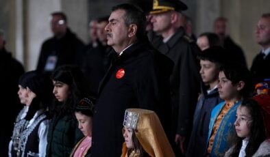 Bakan Tekin’den 23 Nisan’da Anıtkabir Ziyareti: ‘Çocuklarımızın Gözlerindeki Işık Geleceğin Teminatı’